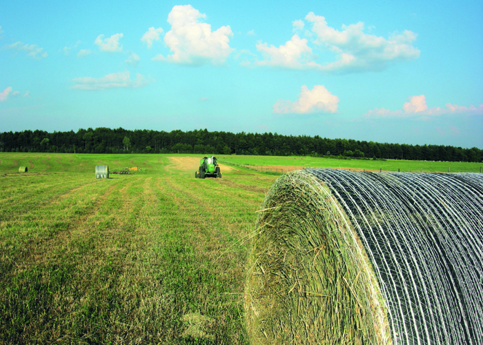 John Deere B-Wrap™ with Tama SCM™ Technology Bale Netwrap